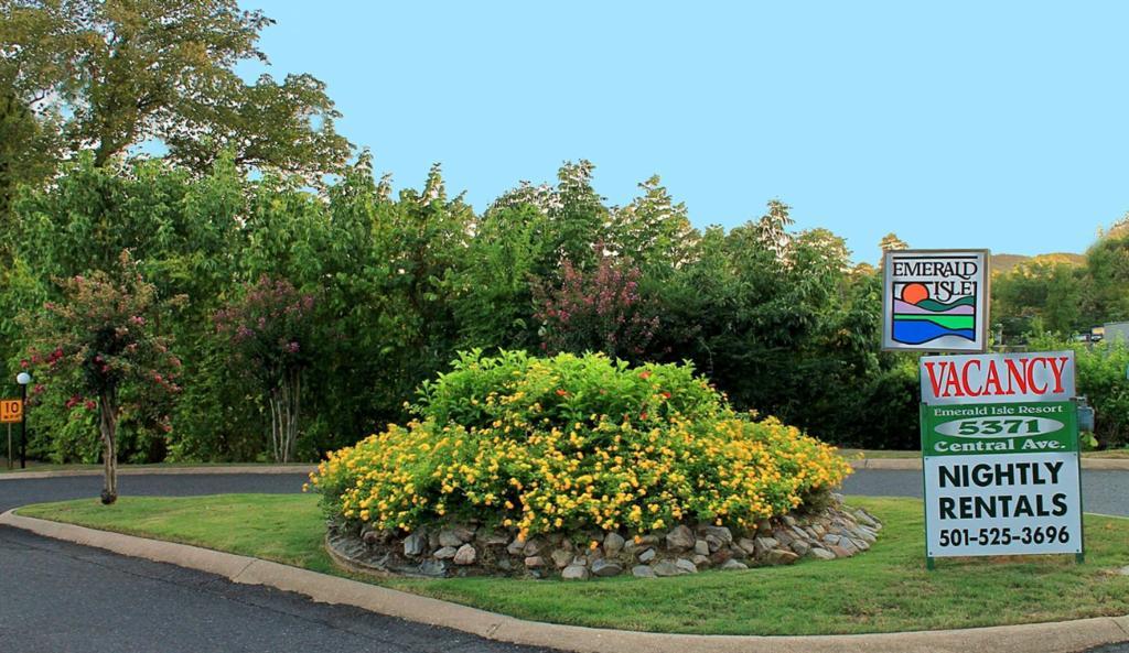 Emerald Isle Resort Hot Springs Exterior photo